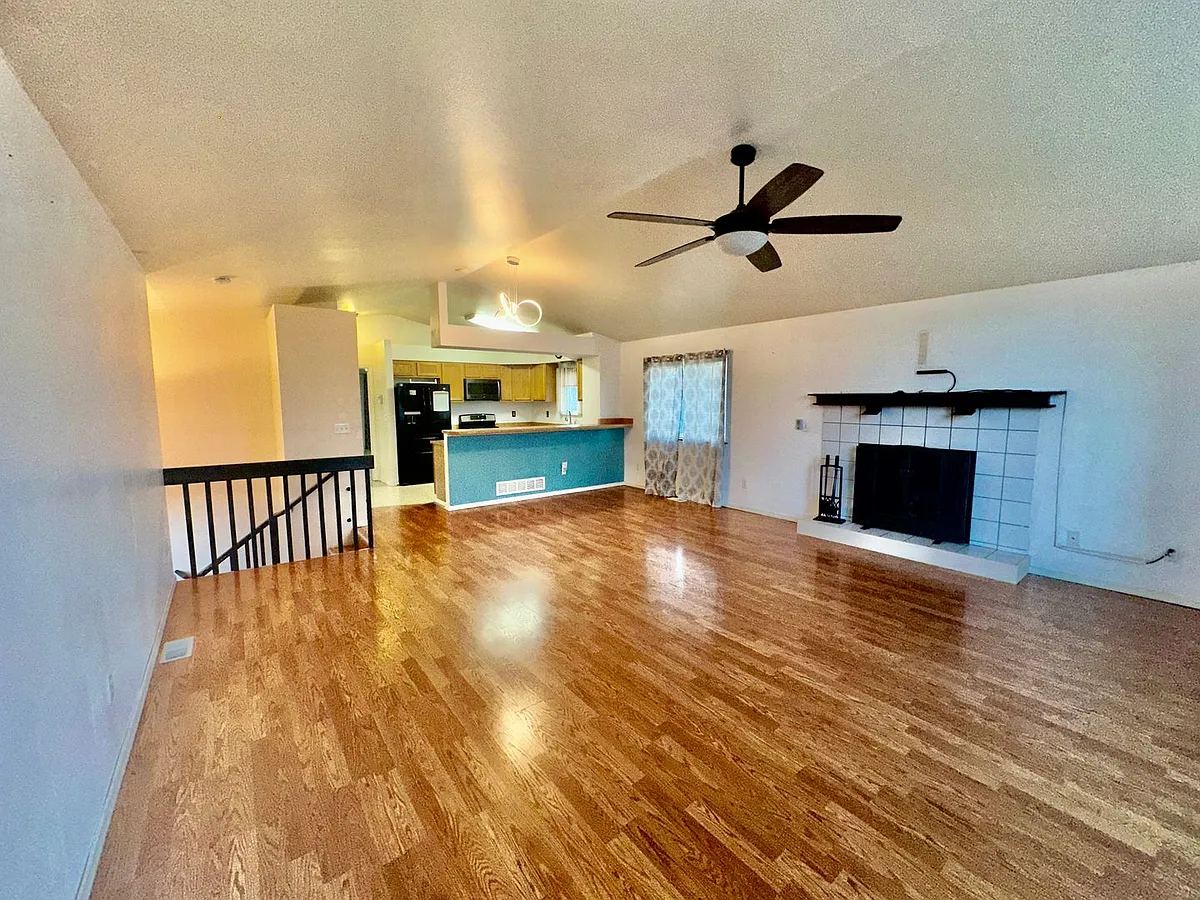 Building Photo - 1220 Woodstock Dr