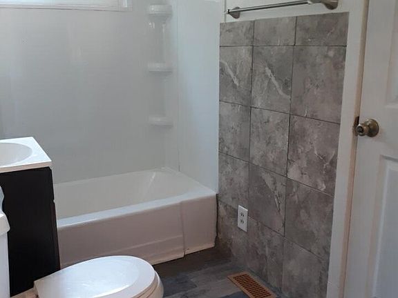 2nd image of 531 Fletcher St