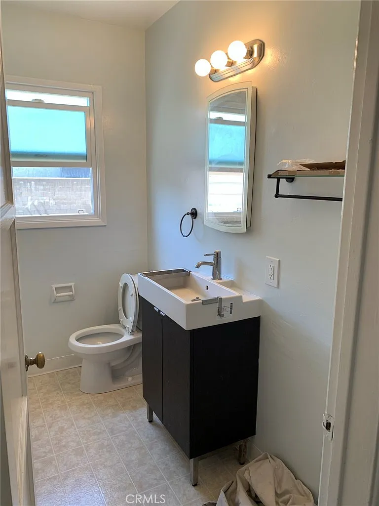 2 bed, 800 sqft, $2,700 — Photo 3