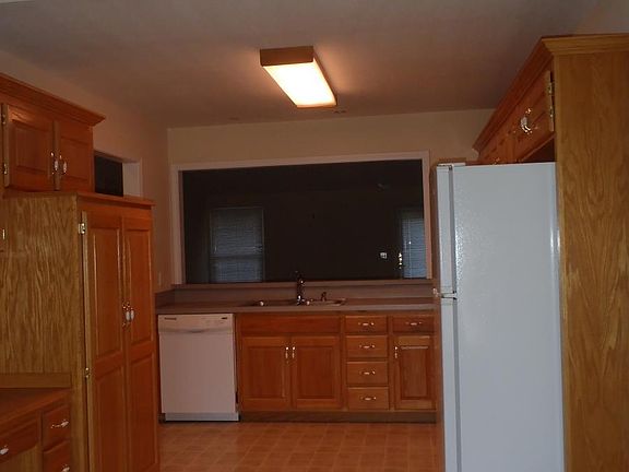 2nd image of 3916 Wellington Dr