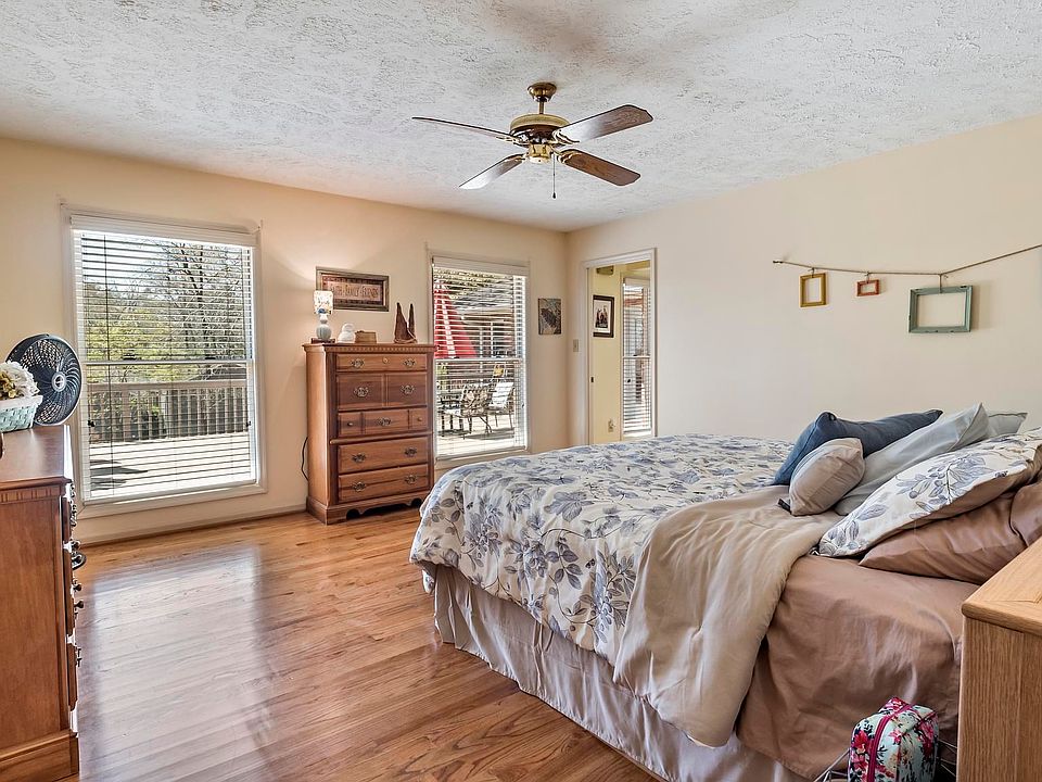1st image of 192 Park Place Dr