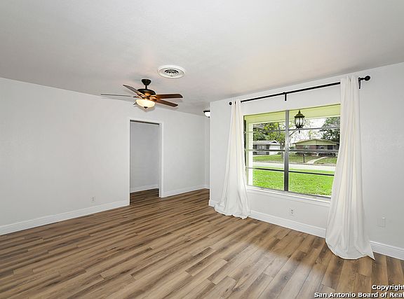5th image of 441 E Wright Blvd