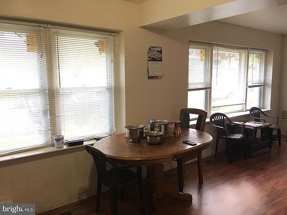2nd image of 10764 Jeanes St