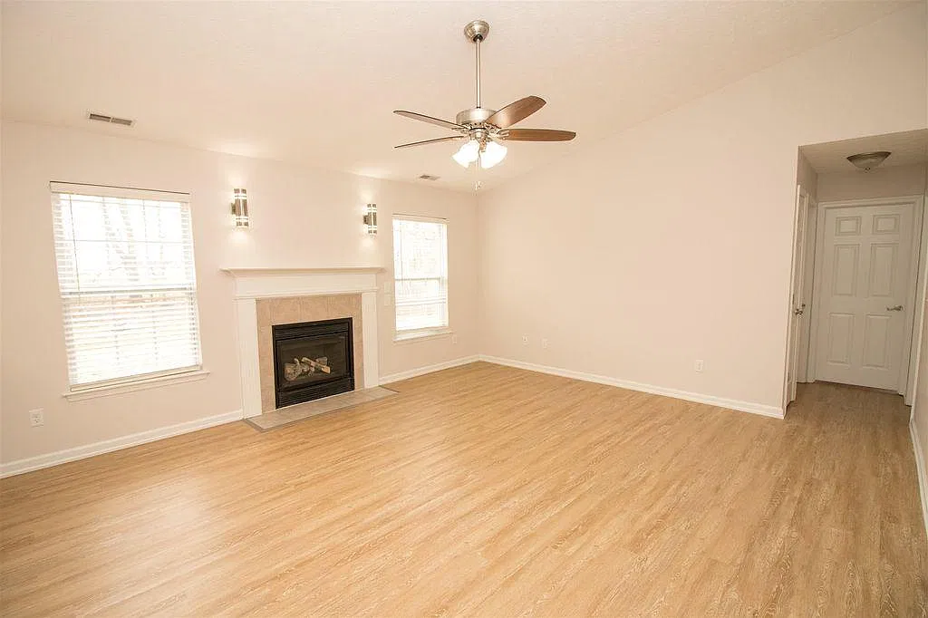 3079 Stratus Dr — Photo 2