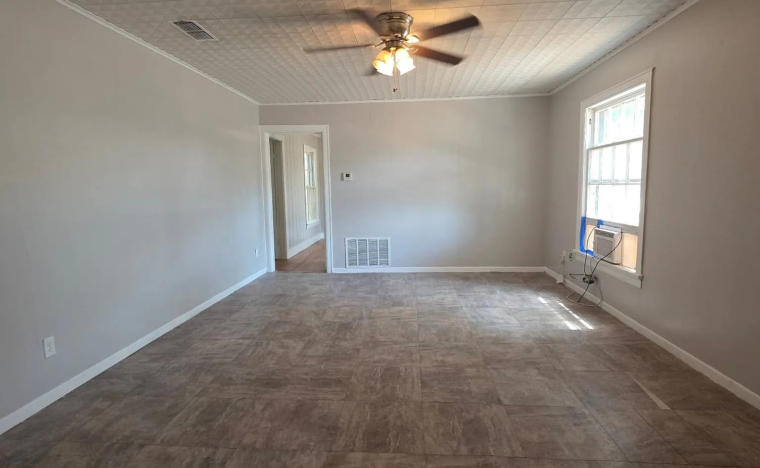 221 Leonard Dr, Longview, TX 75602 - 1 — Photo 2
