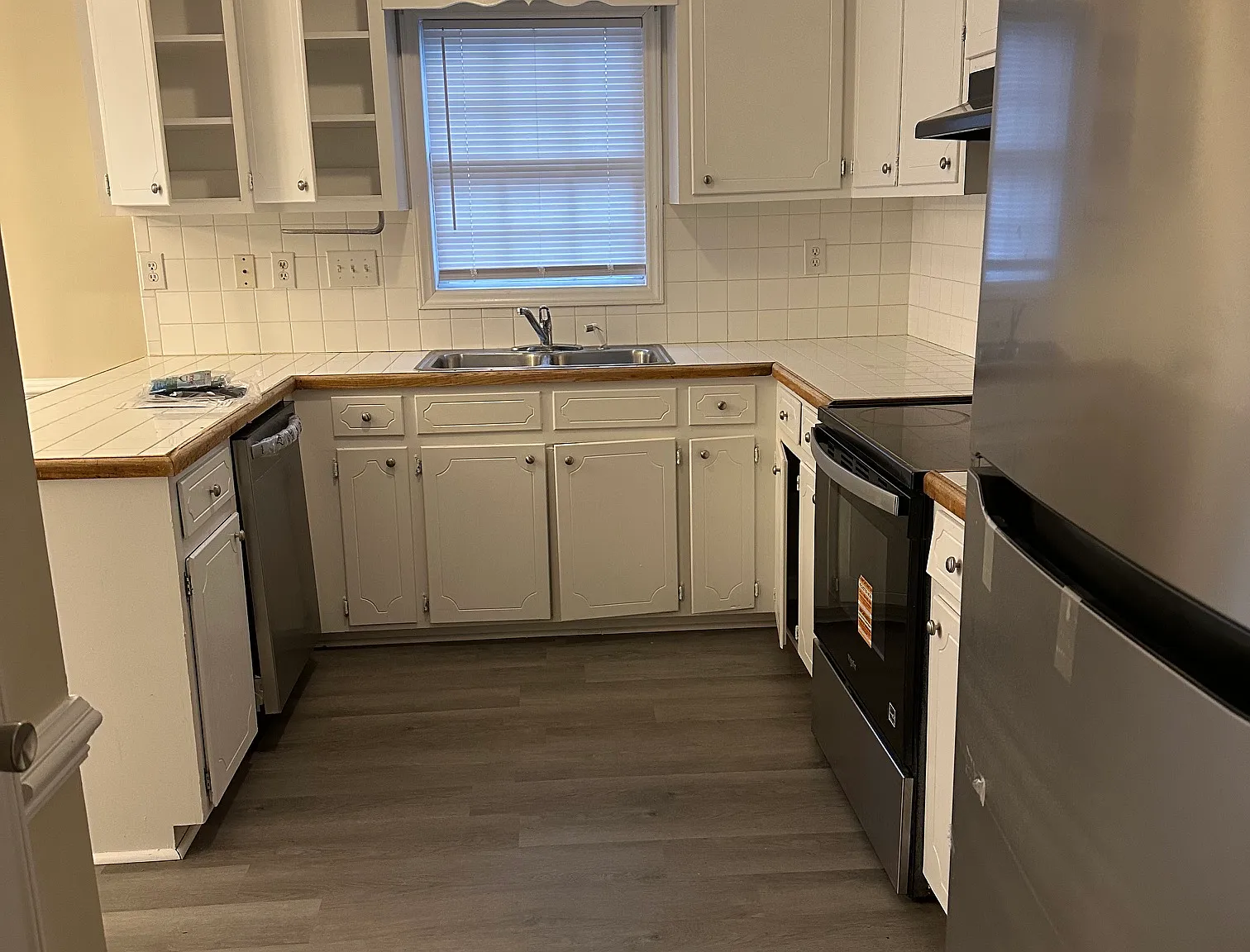 3 bed, 2.5 bath, 1500 sqft, $1,100 — Photo 3