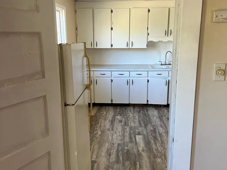535 Richmond Ave — Photo 11