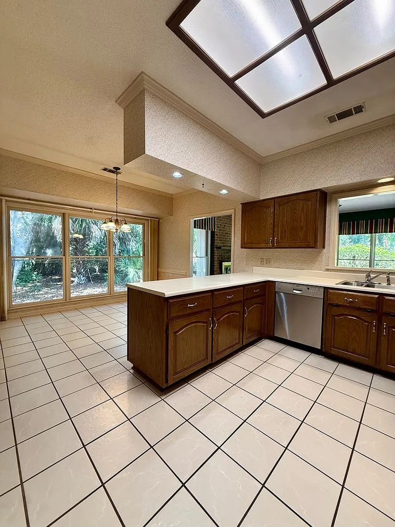 3 Bedroom 2.5 bath in the Landings — Photo 4
