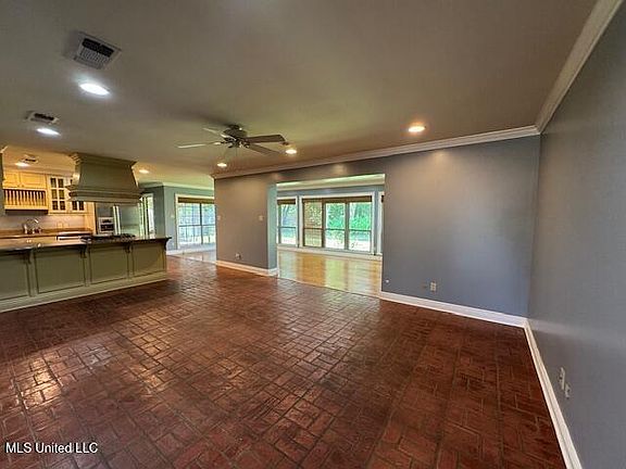 3rd image of 6028 S Vista Dr