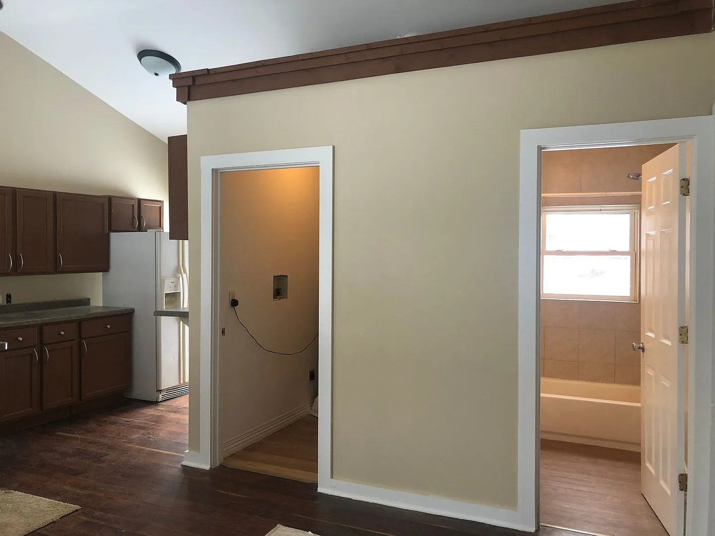 Cute 2 Bedroom in Wonder Lake! Large Fenced Yard! — Photo 4