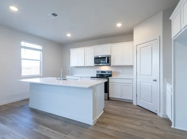 4643 Athena Dr, Merced, CA 95348