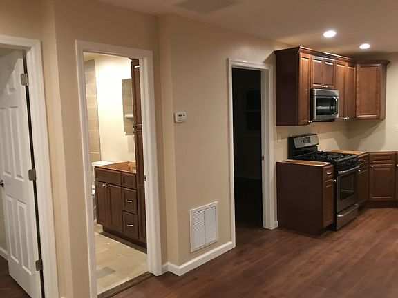 2nd image of 23A Oak Ave APT A