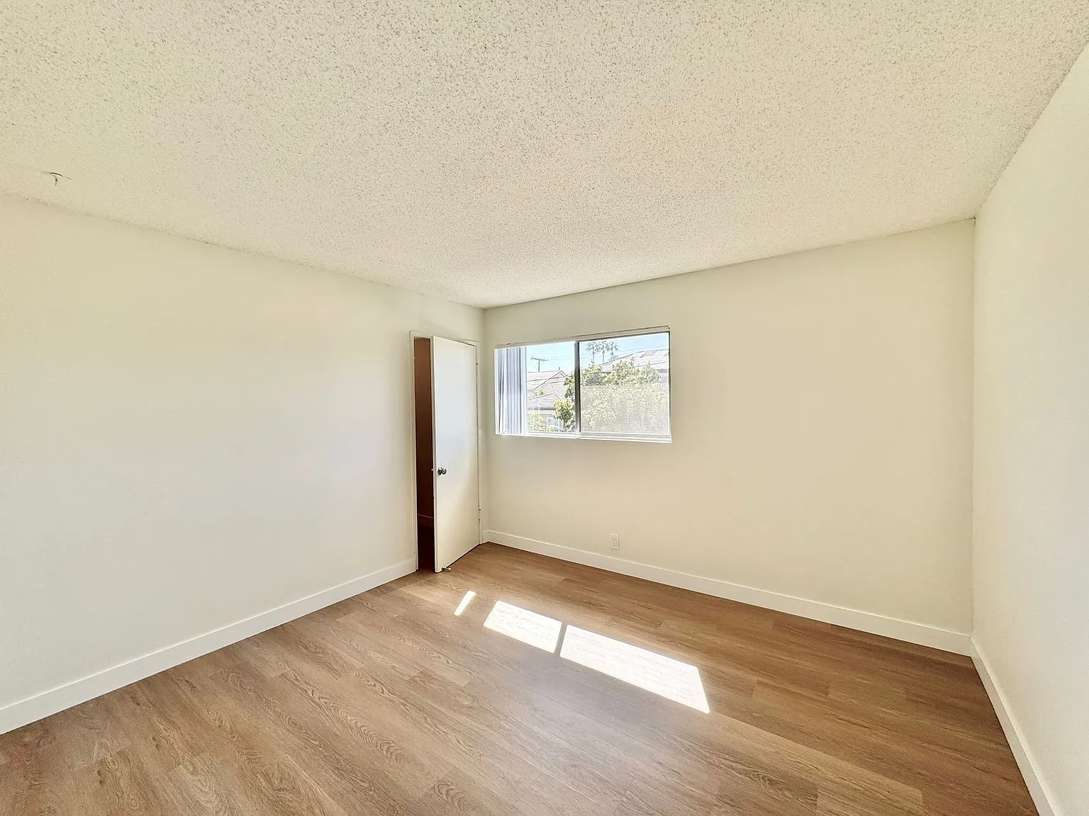 Adland Apartments — Photo 4
