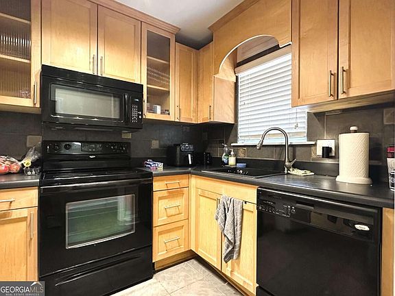 5th image of 1055 Baxter St APT 102
