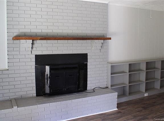4th image of 2211 N Edenburg St