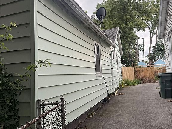 2nd image of 105 Parkway