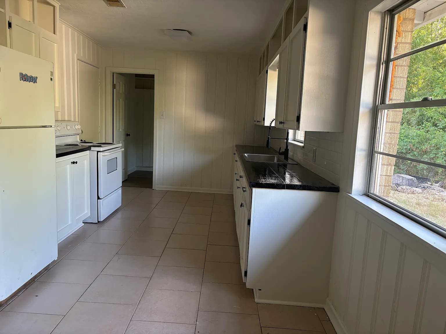 4 bed, 1377 sqft, $2,200 — Photo 3