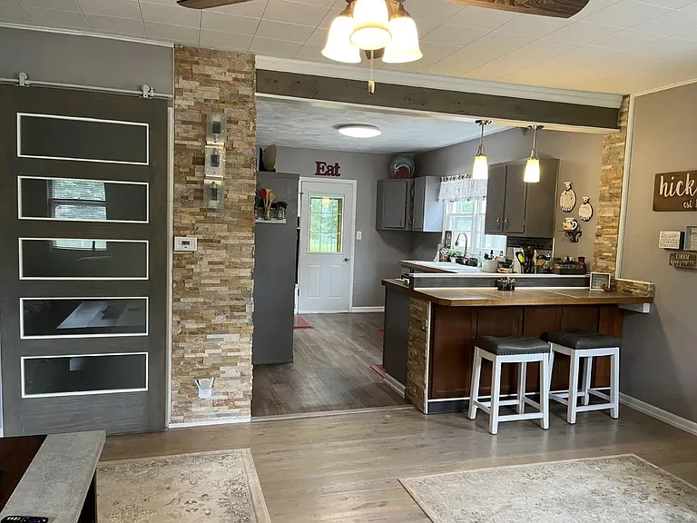 1909 Robin Rd — Photo 1