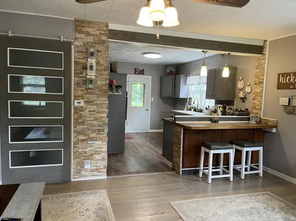 1909 Robin Rd, Waterloo, IA 50701