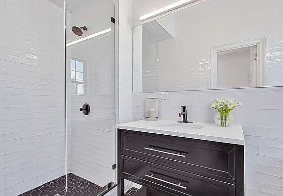 4th image of 25 E 67th St APT 10C