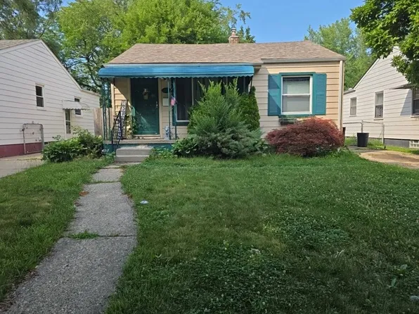 19323 Woodland St, Harper Woods, MI 48225