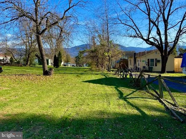 4th St, Luray, VA 22835