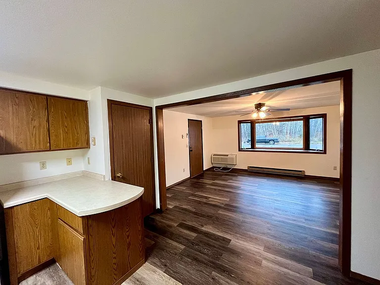 180 W Hill Rd — Photo 3