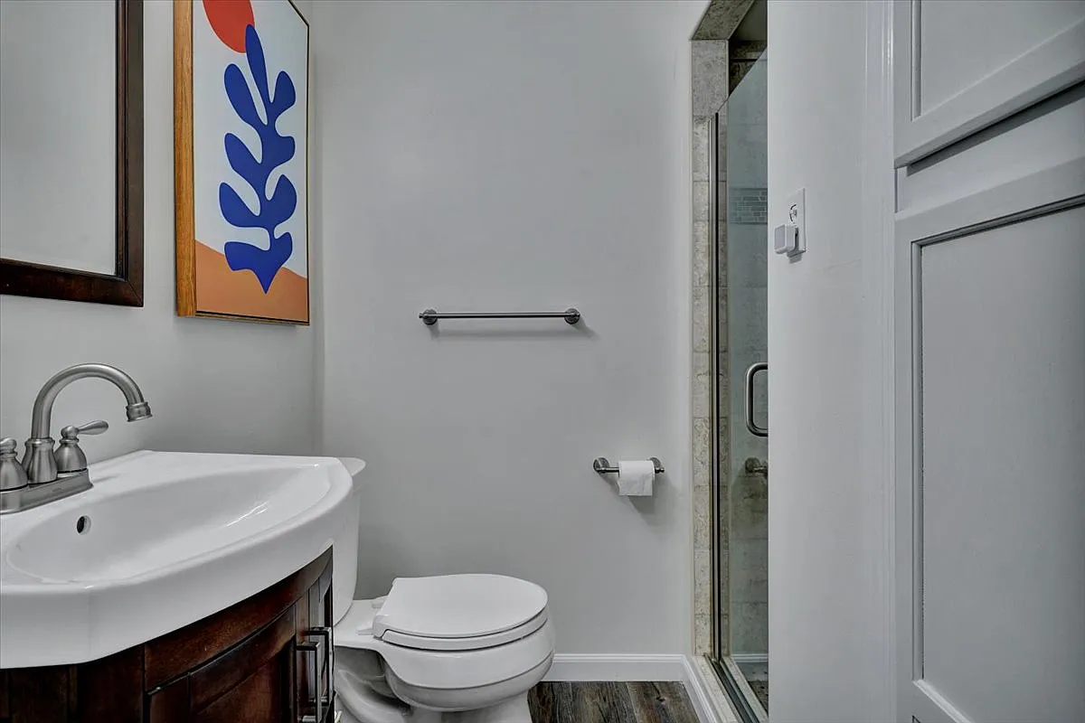 4 bed, 2082 sqft, $10,000 — Photo 2