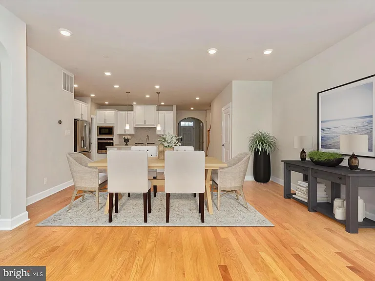 3838 Fulham Rd — Photo 10