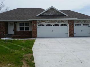 824 Trail Point Ct, Nixa, MO 65714