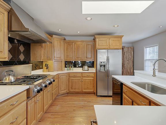 4th image of 3813 Murphy Rd