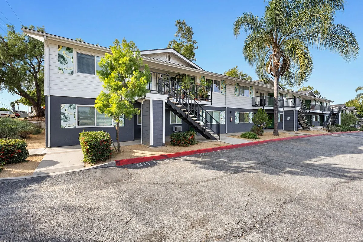 Building Photo - 303 W Clemmens Ln