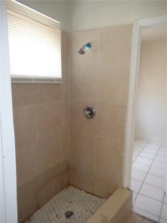 2 bed, 1.0 bath, 1196 sqft, $1,600 — Photo 3