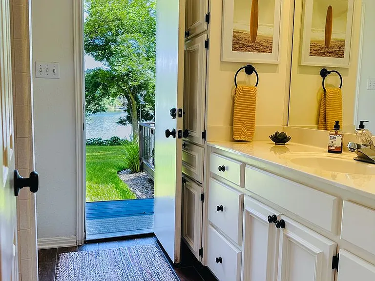 2910 Edgewater Dr — Photo 18