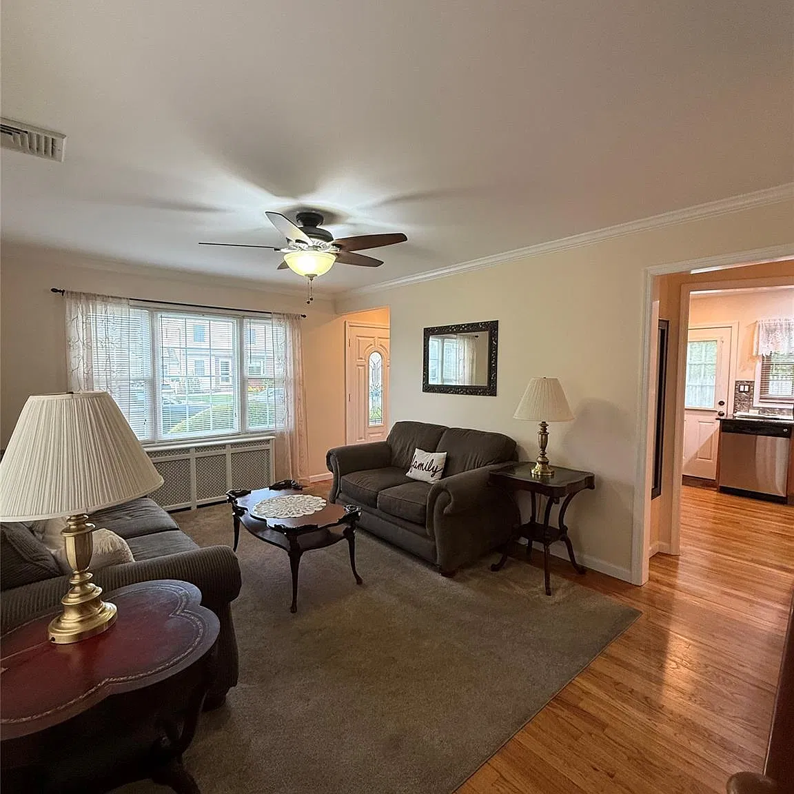 4 bed, 1.0 bath, 1109 sqft, $4,600 — Photo 3
