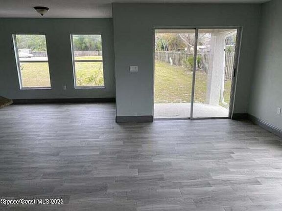 4th image of 915 Twisting Branch Ct #915