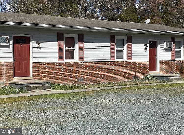 1st image of 114 Loch Lane Dr