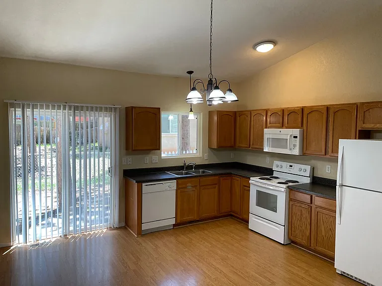 611 Lake Ave — Photo 6
