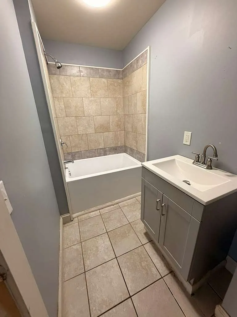 Building Photo - 252 3rd Ave #1