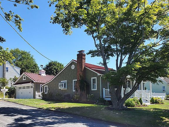2nd image of 172 Lakeshore Dr E
