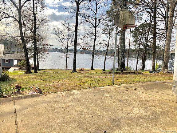 2nd image of 2047 Woodlake Dr