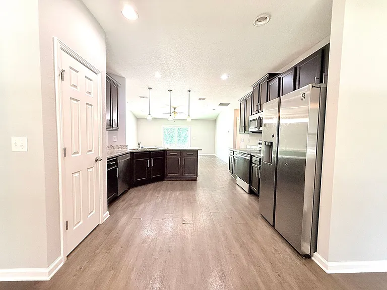 6822 McMullin St — Photo 7