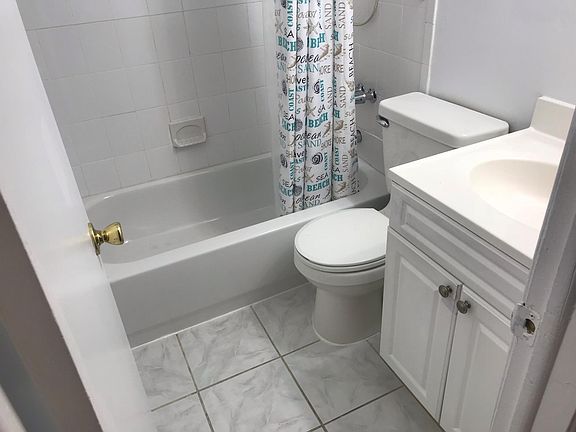 4th image of 139 Suffolk Ave
