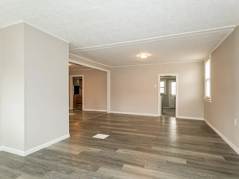 914236_020_living_room_13599107.jpg