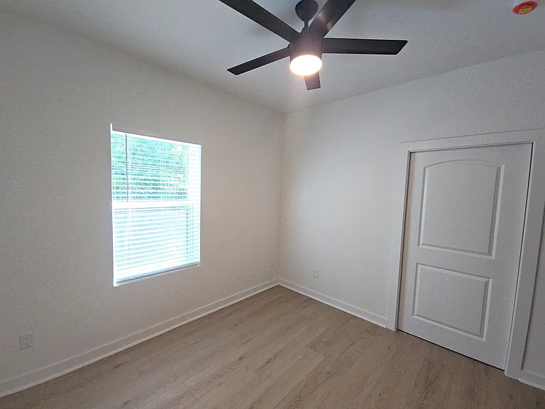 8101 Venus St — Photo 15