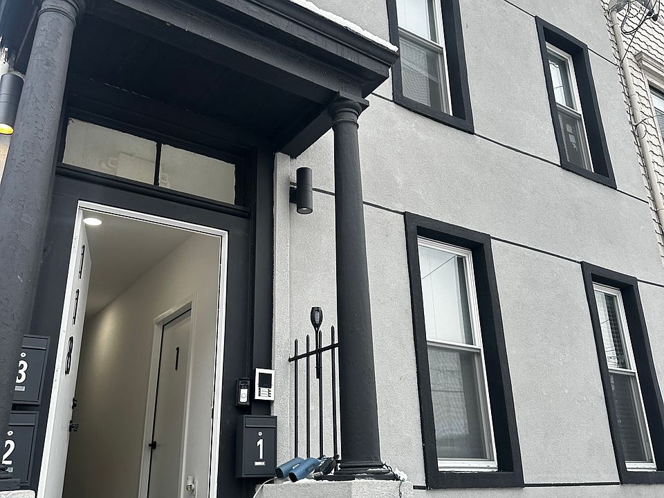 1st image of 118 Van Horne St Floor 2