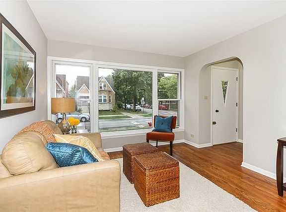 2nd image of 5358 W Cornelia Ave