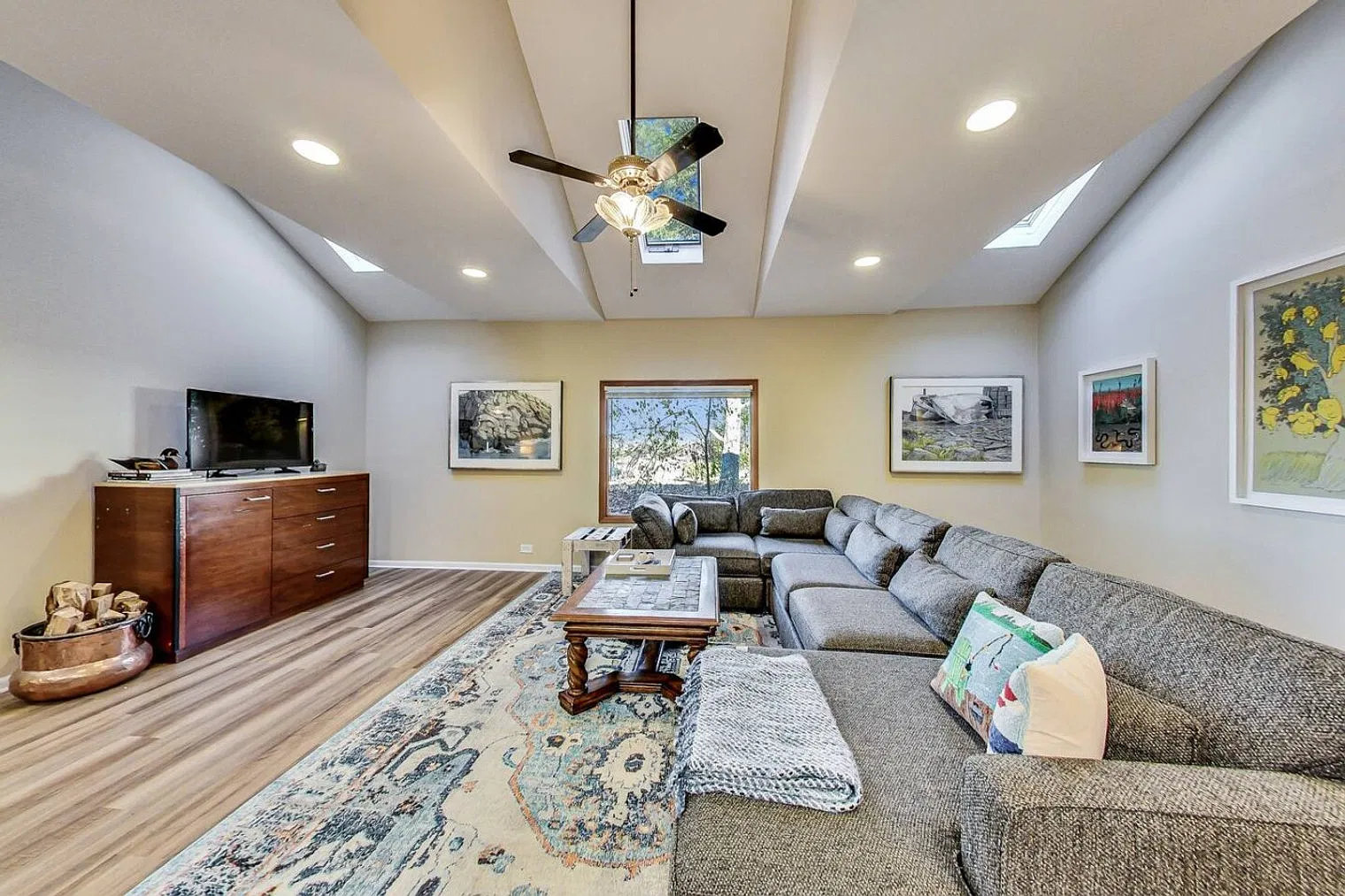 5 bed, 2.0 bath, $7,762 — Photo 1