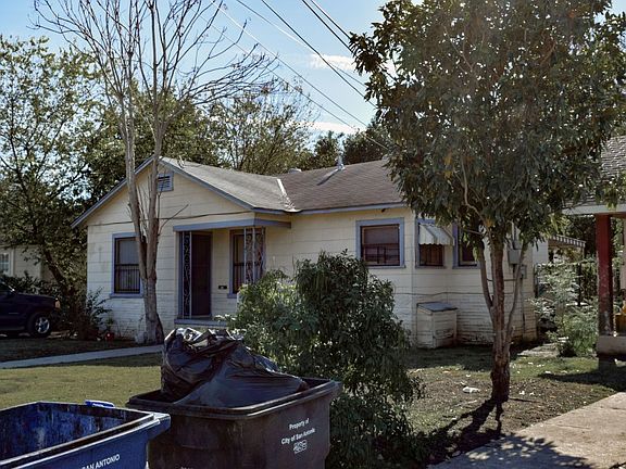 3rd image of 326 Roslyn Ave