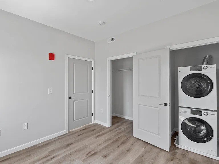 446 Waterman Avenue — Photo 14